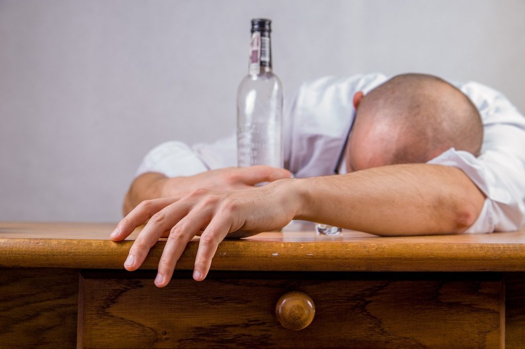 Combaterea abuzului de alcool, prioritate a stilului de viaţă sănătos. Alcoolismul cronic nucleul unui delir de gelozie.