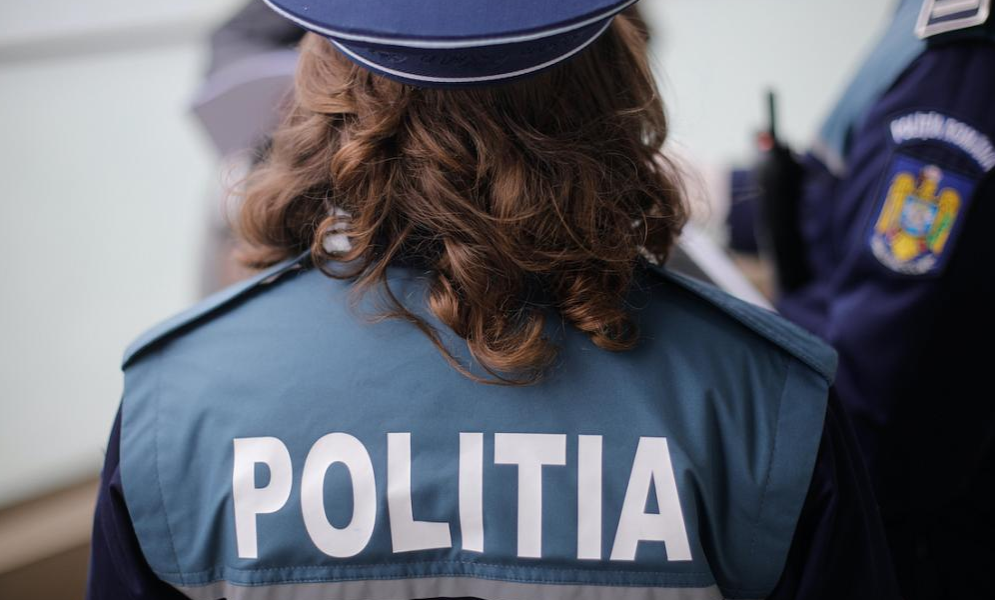 Polițistă din Vâlcea, anchetată după gesturi riscante la locul de muncă
