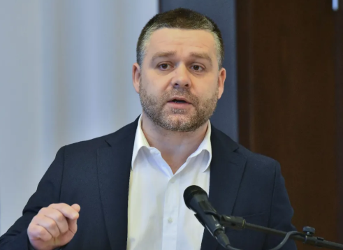 Tensiuni în Parlament: liberalii marchează linie roșie în negocierile politice