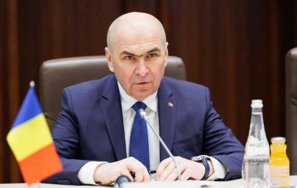 Bolojan elimină impozitul care amenința să alunge Dacia și Ford din România. Când dispare complet