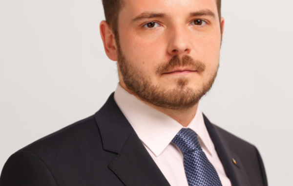 Revoluție în sistemul medical din România. Din august 2026 dispare hârtia de la medic și farmacie